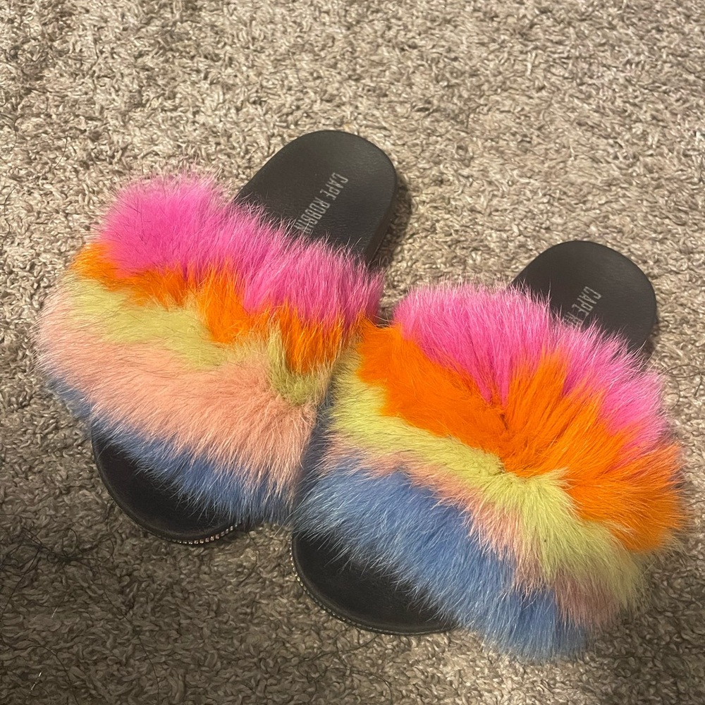 Few more clothing items and sandals also body butter